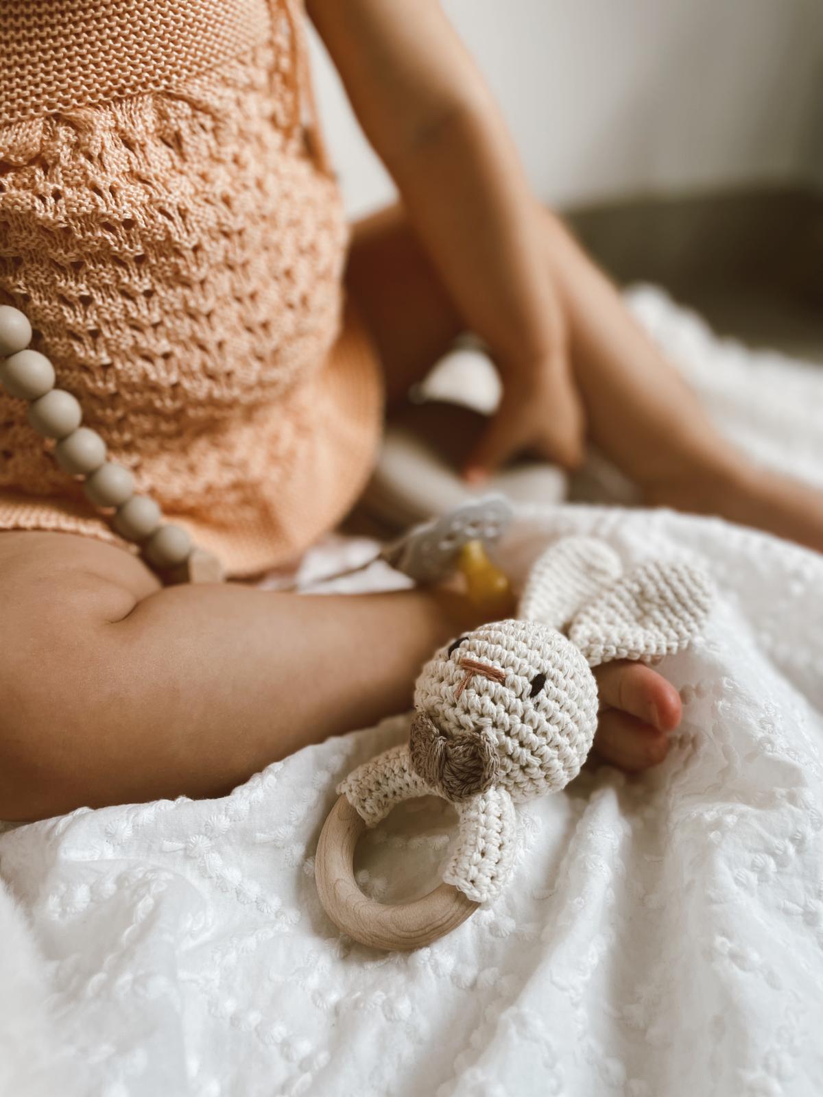Sonajero conejo crochet