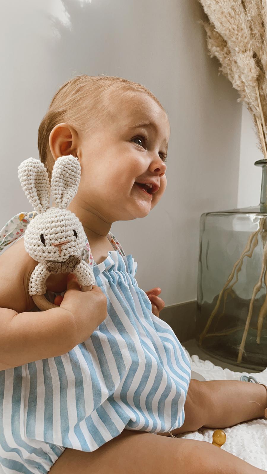 Sonajero conejo crochet